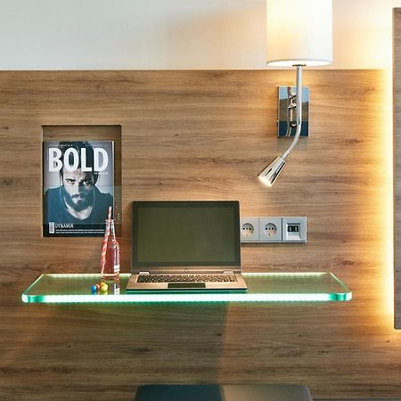 Moxy Paris Charles De Gaulle Airport Hotel Роаси ан Франс Екстериор снимка