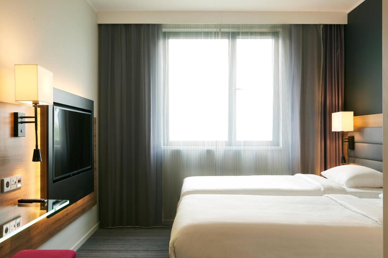 Moxy Paris Charles De Gaulle Airport Hotel Роаси ан Франс Екстериор снимка