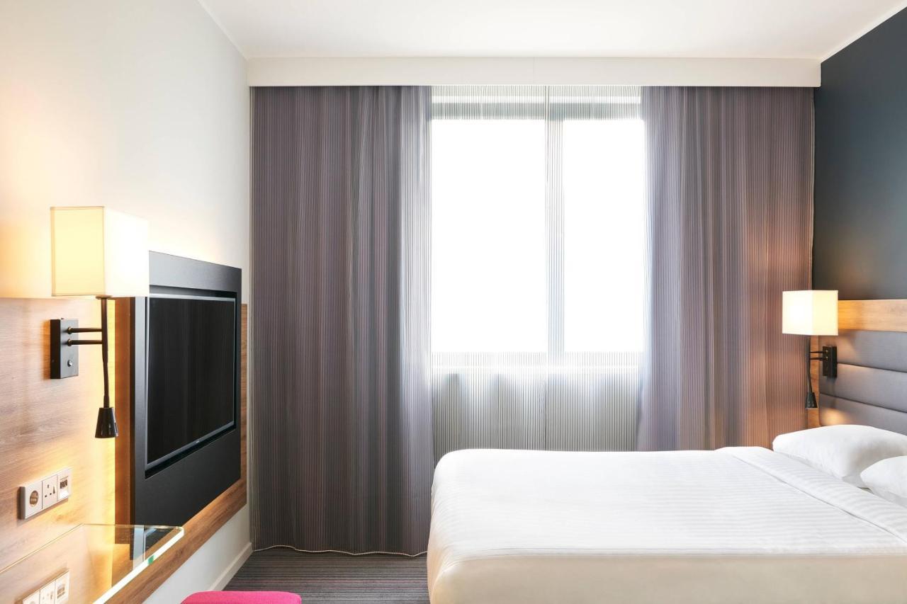 Moxy Paris Charles De Gaulle Airport Hotel Роаси ан Франс Екстериор снимка