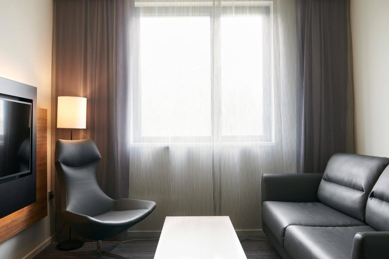 Moxy Paris Charles De Gaulle Airport Hotel Роаси ан Франс Екстериор снимка