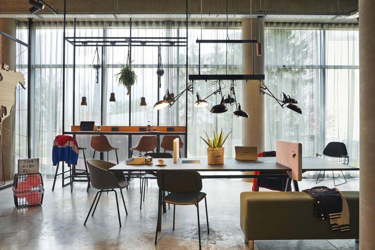Moxy Paris Charles De Gaulle Airport Hotel Роаси ан Франс Екстериор снимка