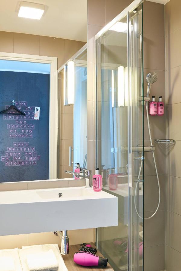 Moxy Paris Charles De Gaulle Airport Hotel Роаси ан Франс Екстериор снимка