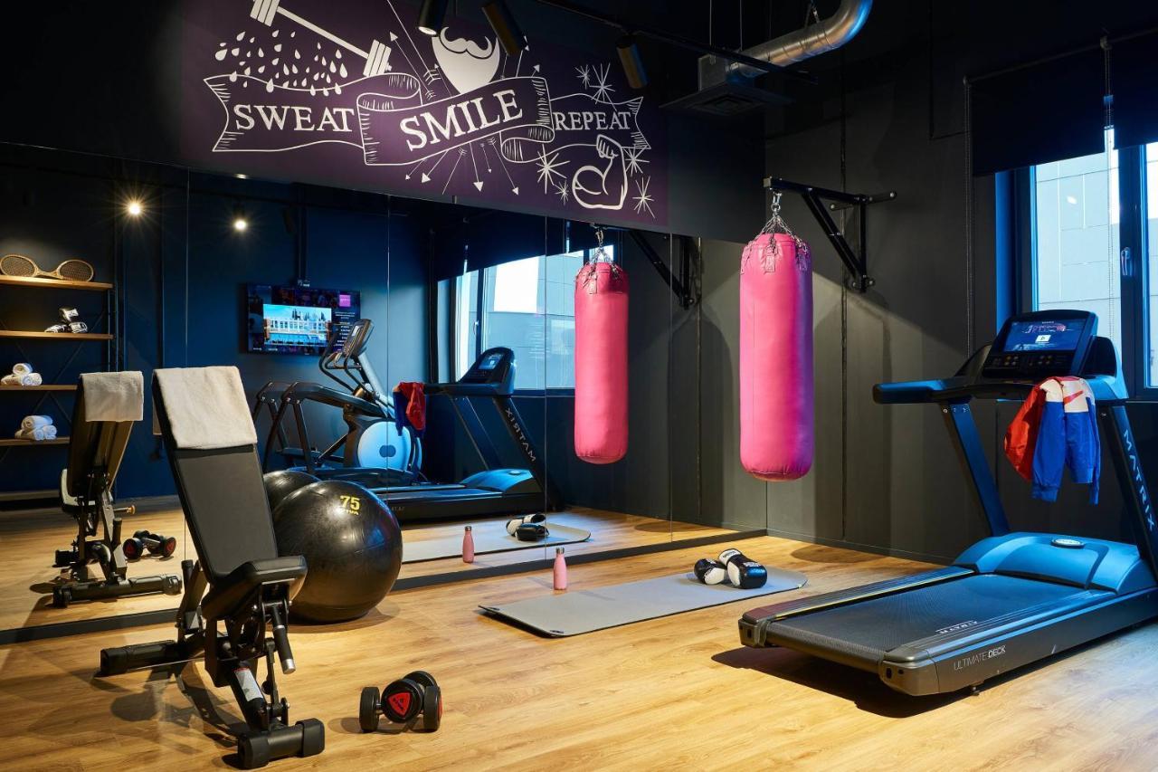 Moxy Paris Charles De Gaulle Airport Hotel Роаси ан Франс Екстериор снимка