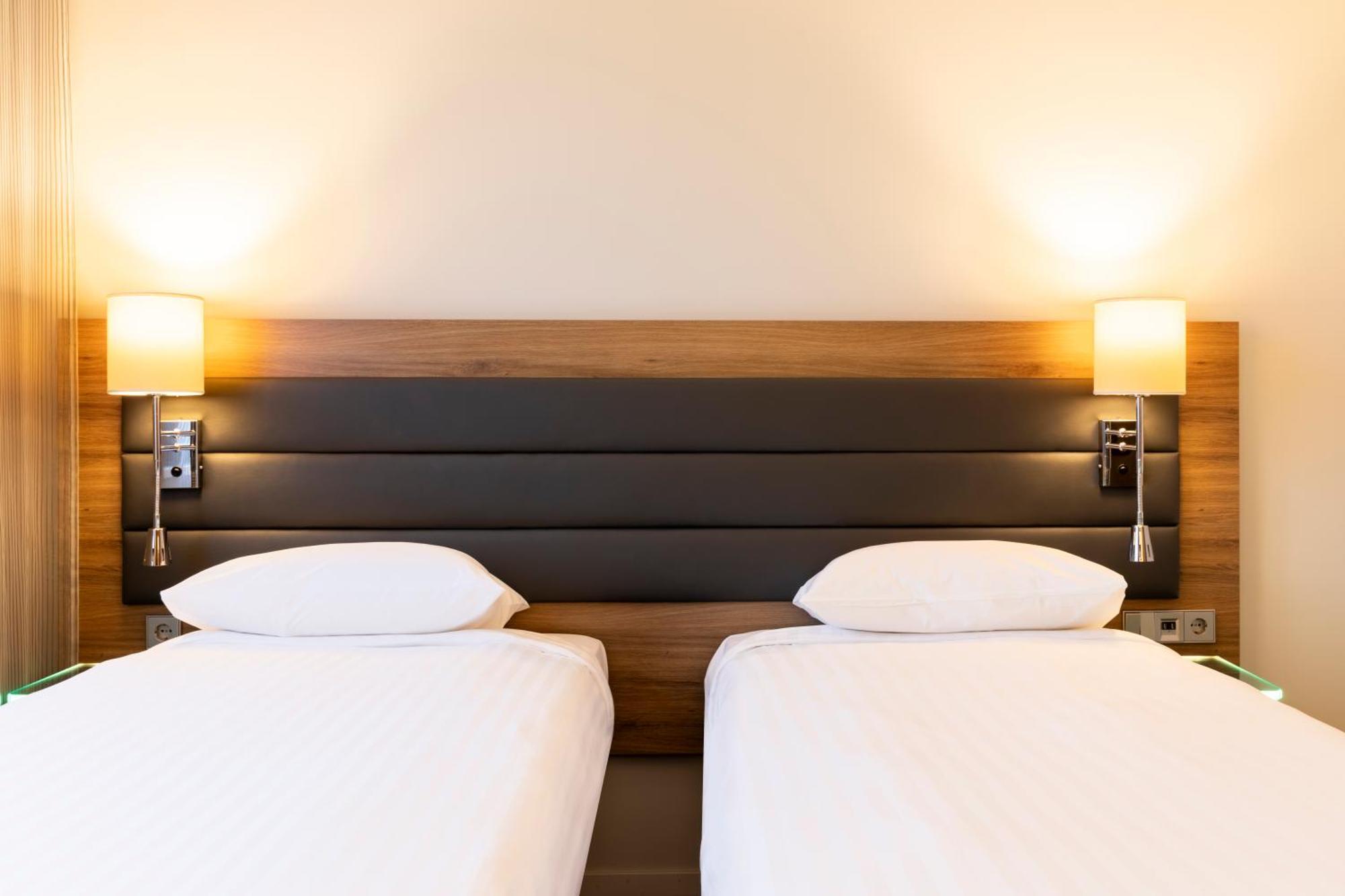 Moxy Paris Charles De Gaulle Airport Hotel Роаси ан Франс Екстериор снимка