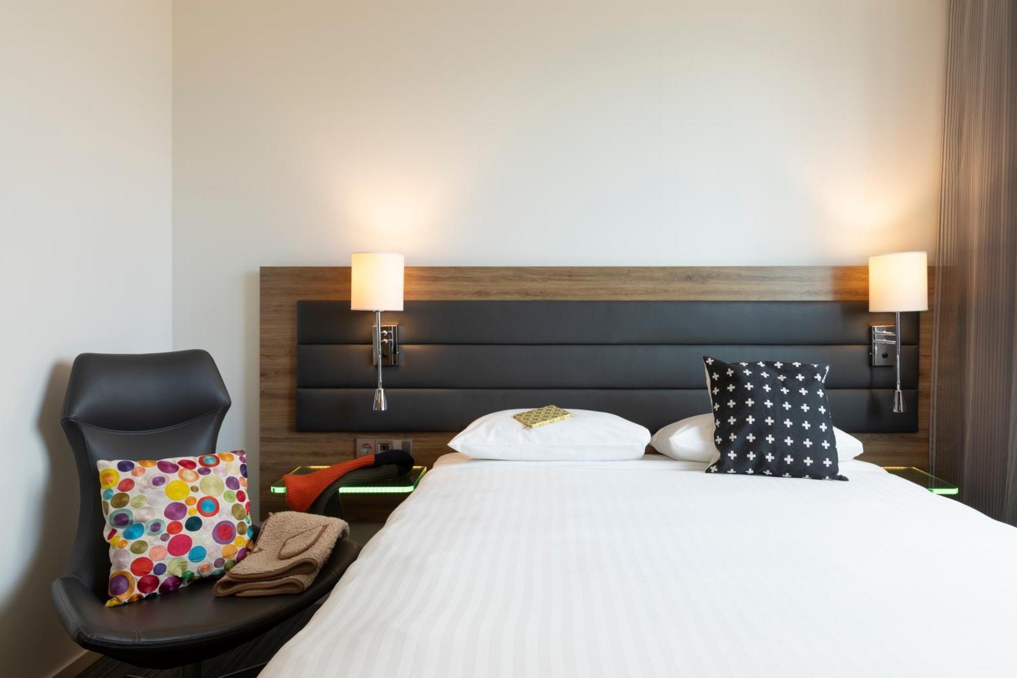 Moxy Paris Charles De Gaulle Airport Hotel Роаси ан Франс Екстериор снимка