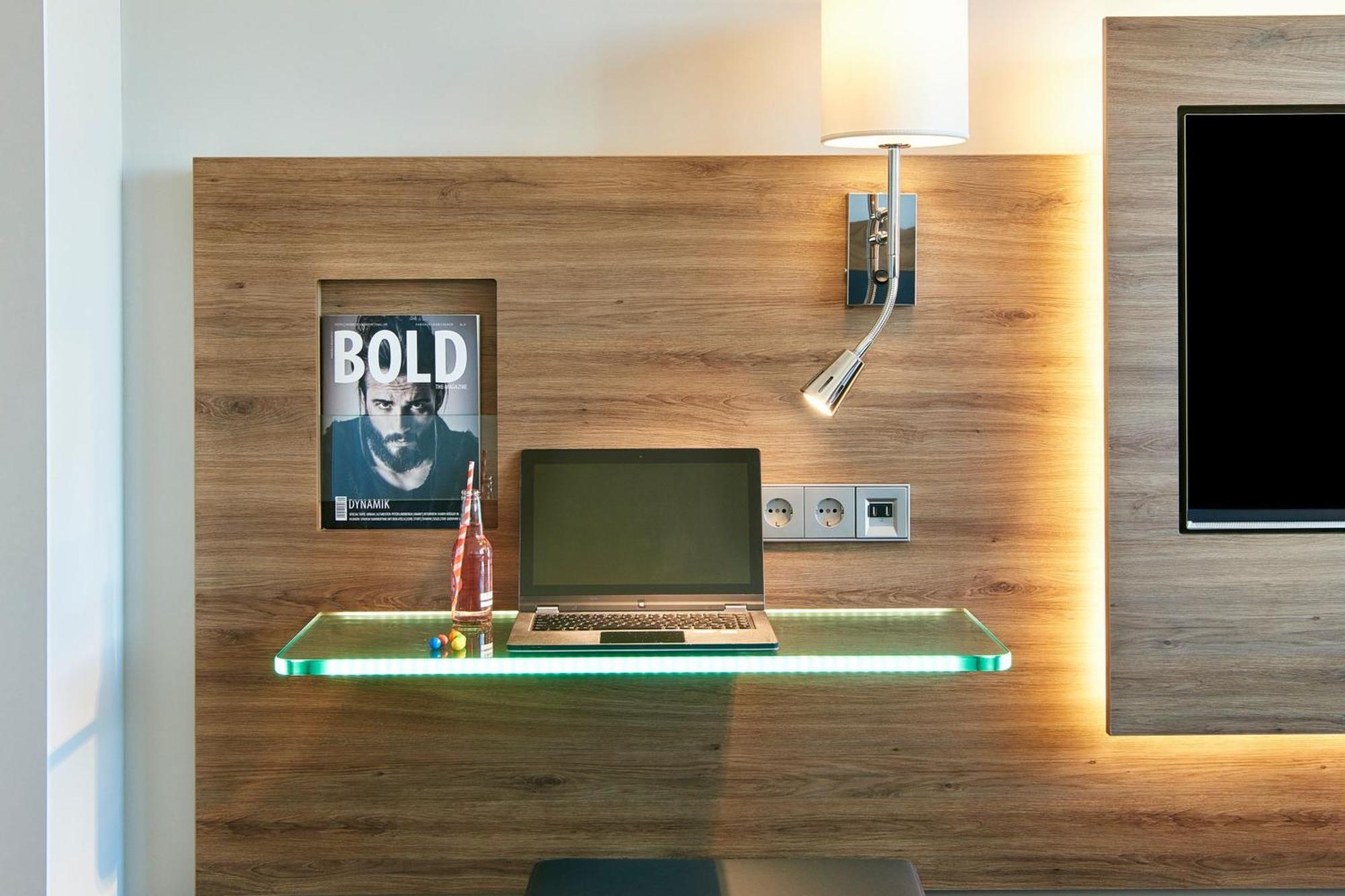 Moxy Paris Charles De Gaulle Airport Hotel Роаси ан Франс Екстериор снимка